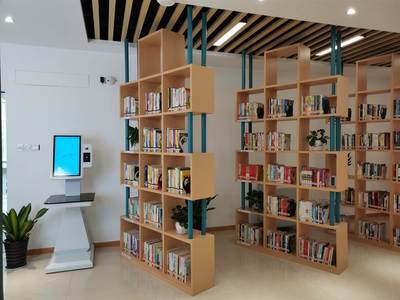 智慧书屋 自助办证机开启图书馆服务新篇章