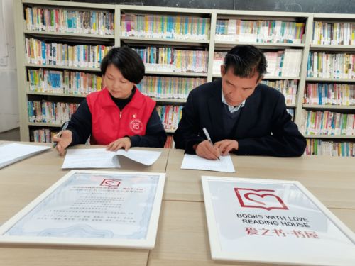 书送彝区夹铁镇，图书扶智振乡村——四川师范大学师生公益团队赴凉山州普格县开展图书捐赠活动掠影